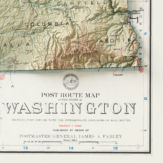 A framed elevation map of the US State of Washington in a frame made out of pine wood. This elevation map is a reproduction of the 1940 post route map of the US State of Washington and has been carefully restored by us.